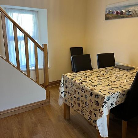 A Family Cottage In Tenby Esterno foto