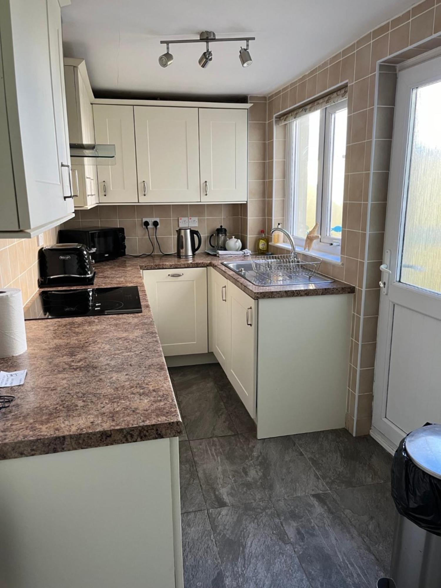 A Family Cottage In Tenby Esterno foto